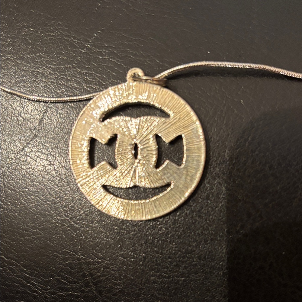 Chic Pink Pastel Pendant Necklace - Picture 3 of 5